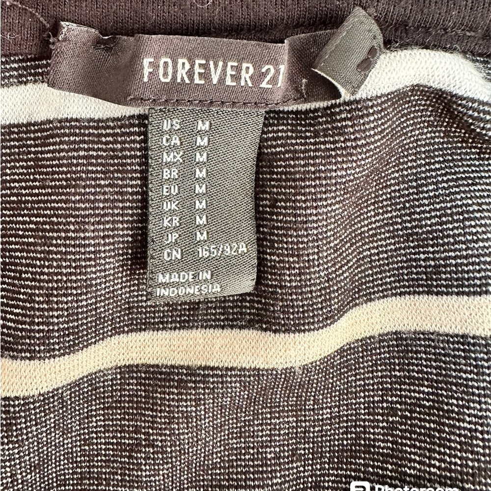 Forever 21 Women’s Black Long Sleeved Cropped Top with White and Beige Stripes - Picture 3 of 3